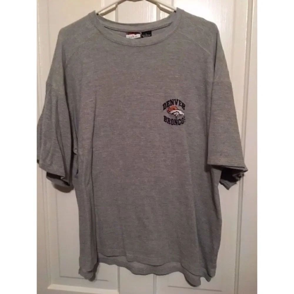 DENVERโBRONCOSโSIZEโLARGEโSHORTโSLEEVEDโSHIRT